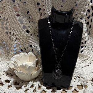 Women's Black Vintage-Style Filigree Pendant Necklace